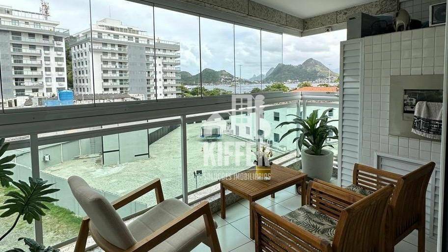 Apartamento em Charitas beira mar