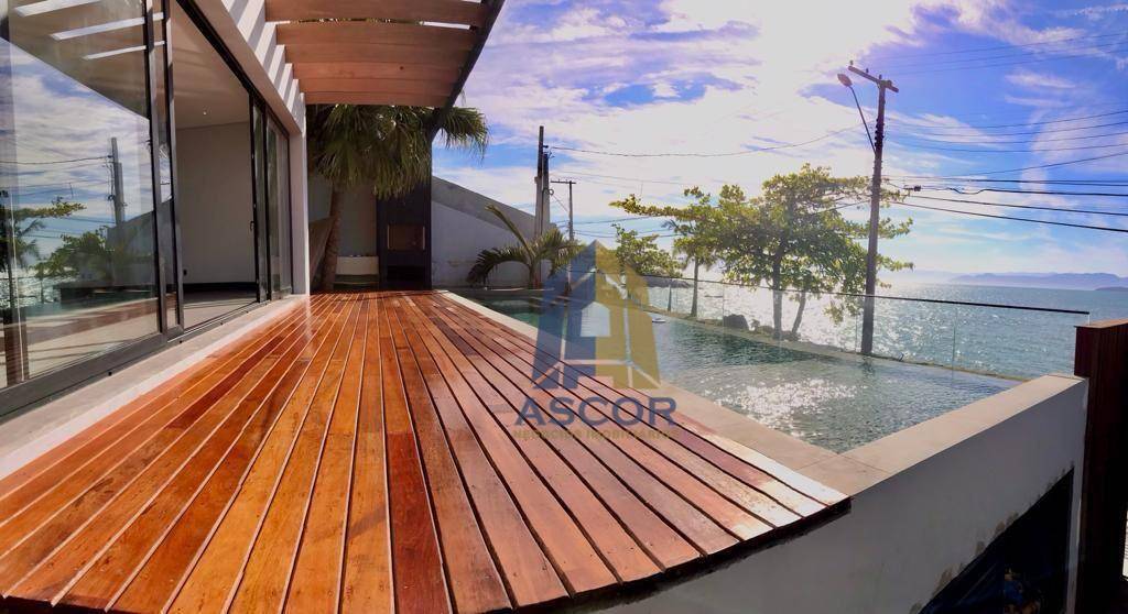 Linda casa mobiliada de frente para o mar com 5 suítes à venda, por R$ 4.990.000 - Cacupé - Florianópolis/SC