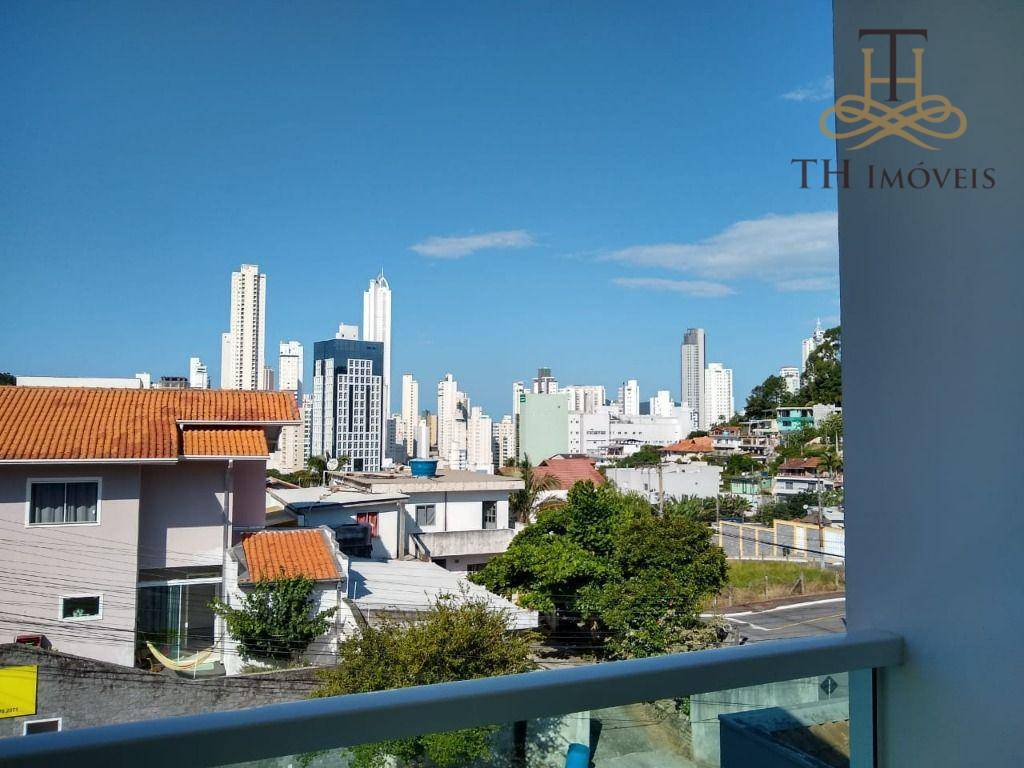 Sobrado com 3 dormitórios à venda, 130 m² por R$ 1.250.000,00 - Ariribá - Balneário Camboriú/SC