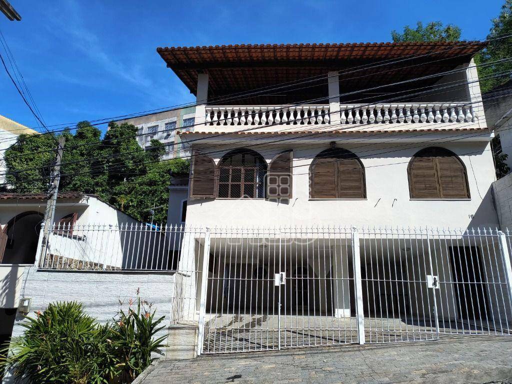 Casa com 4 quartos e area de lazer completa à venda por R$ 430 - Fonseca - Niterói/RJ