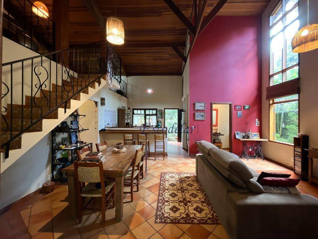 Casa com 3 dormitórios à venda, 220 m² por R$ 1.086.000,00 - Caraguatá - Mairiporã/SP