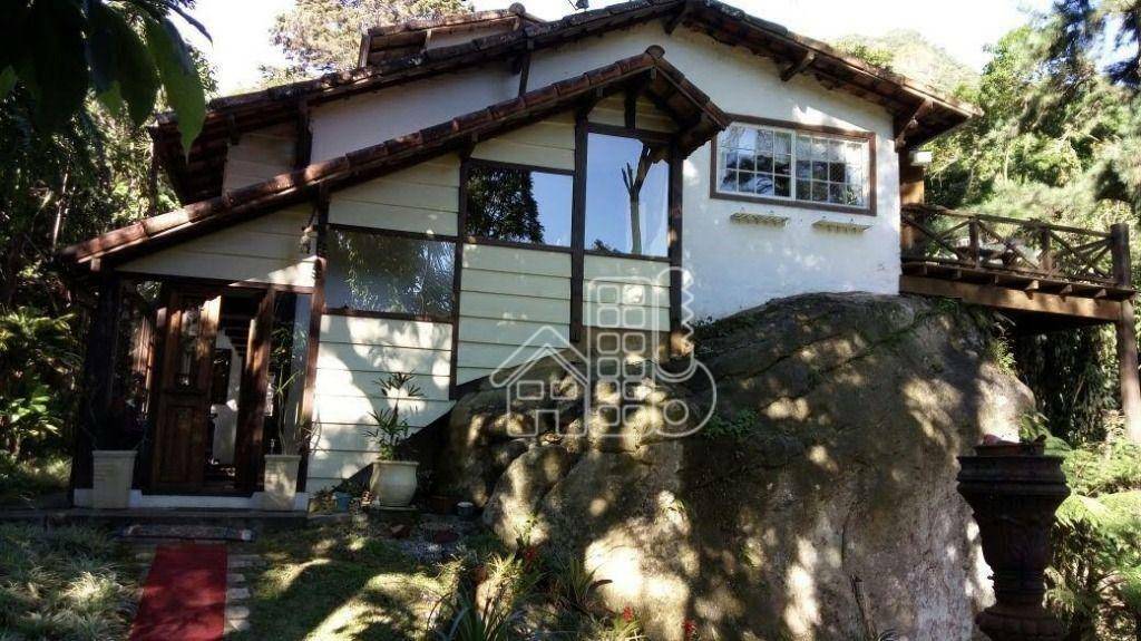 Casa com 3 quartos à venda, 3800 m² por R$ 1.800.000 - Petrópolis/RJ