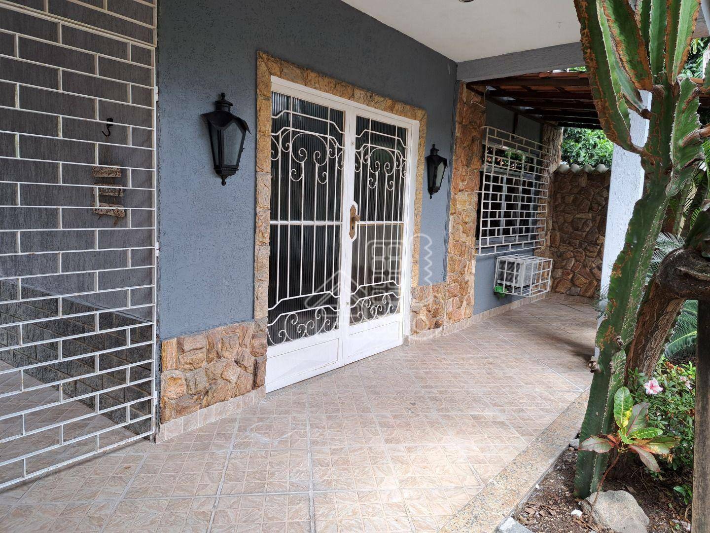 Casa com 2 quartos para alugar, 120 m² por R$ 2.540/mês - Colubande - São Gonçalo/RJ