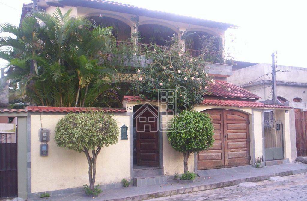 Casa com quatros quartos à venda, 300 m² por R$ 650.000 - Porto Novo - São Gonçalo/RJ