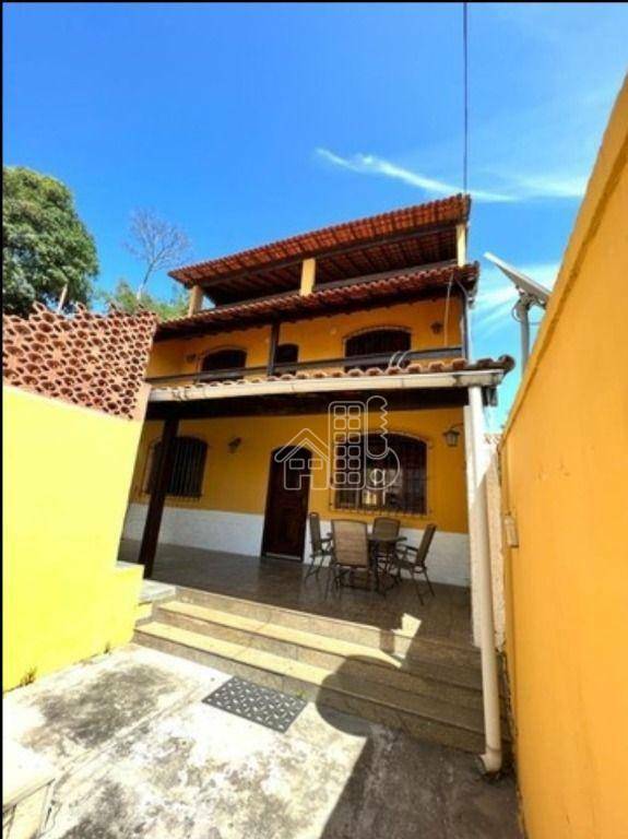 Casa com 3 quartos à venda, 260 m² por R$ 600.000 - Centro - São Gonçalo/RJ
