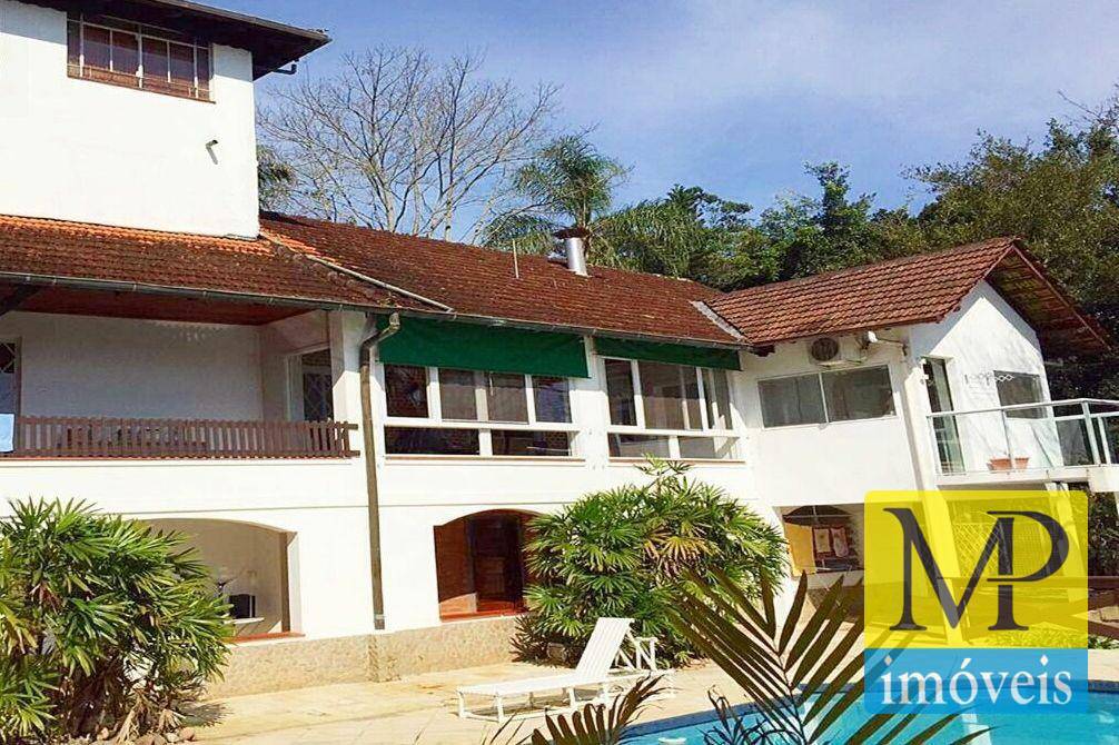 Sobrado com 6 dormitórios à venda, 637 m² por R$ 1.800.000,00 - Boa Vista - Joinville/SC