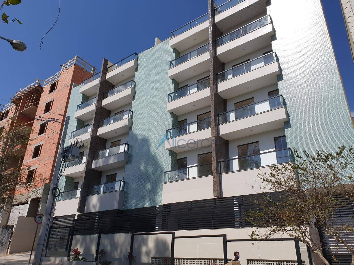 Apartamento com 2 dormitórios à venda, 70 m² por R$ 293.900,00 - Vale do Ipê - Juiz de Fora/MG