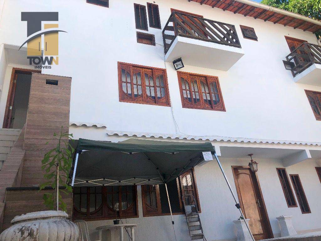 Casa com 3 dormitórios para alugar por R$ 2.480,00/mês - Piratininga - Niterói/RJ