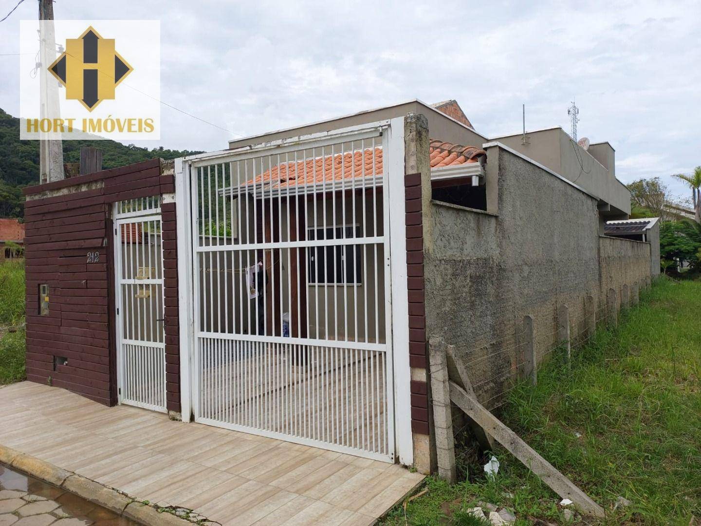 Casa com 2 dormitórios à venda, 75 m² por R$ 530.000,00 - Alto São Bento - Itapema/SC