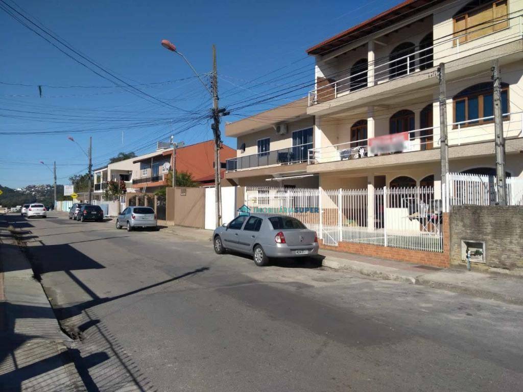 Prédio com 5 apartamentos à venda no bairro Forquilhas