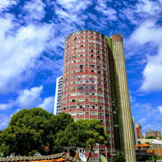 Apartamento com 3 dormitórios à venda, 64 m² por R$ 170.000,00 - Santo Amaro - Recife/PE