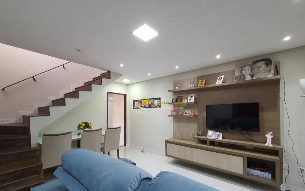 Sobrado com 3 dormitórios para alugar, 250 m² por R$ 6.270,00/mês - São João Clímaco - São Paulo/SP