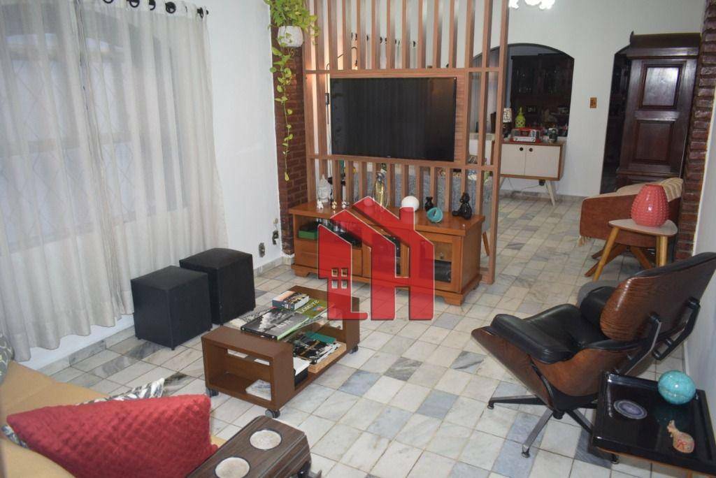Casa com 3 dormitórios à venda, 254 m² por R$ 800.000,00 - Vila Valença - São Vicente/SP