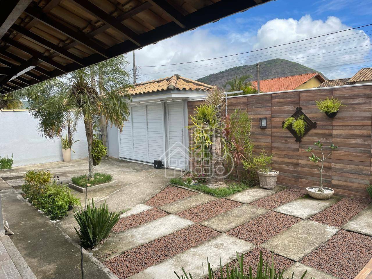 Casa com 3 dormitórios à venda, 120 m² por R$ 580.000,00 - Jardim Atlântico Central (Itaipuaçu) - Maricá/RJ