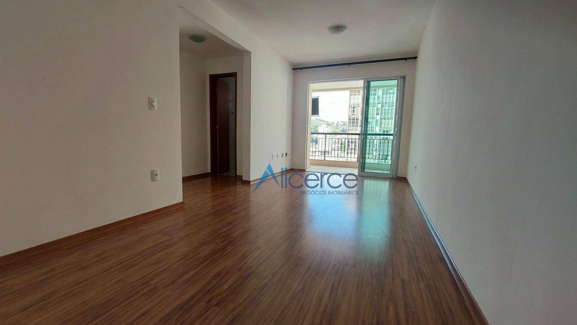 Apartamento com 2 quartos, suíte, elevador, garagem à venda, 70 m² por R$ 600.000 - Centro - Juiz de Fora/MG