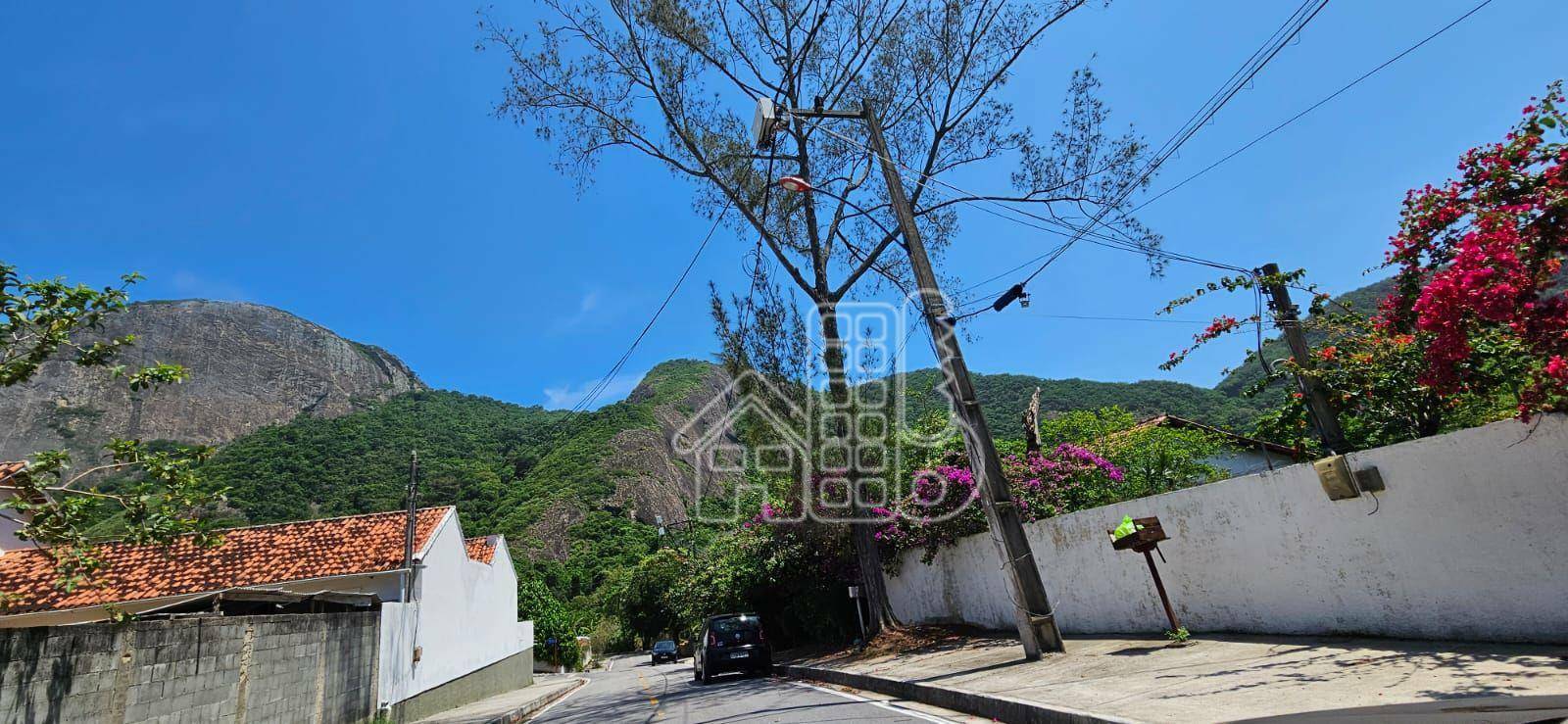 Casa com 3 dormitórios para alugar, 240 m² por R$ 3.130,00/mês - Recanto de Itaipuaçu - Maricá/RJ