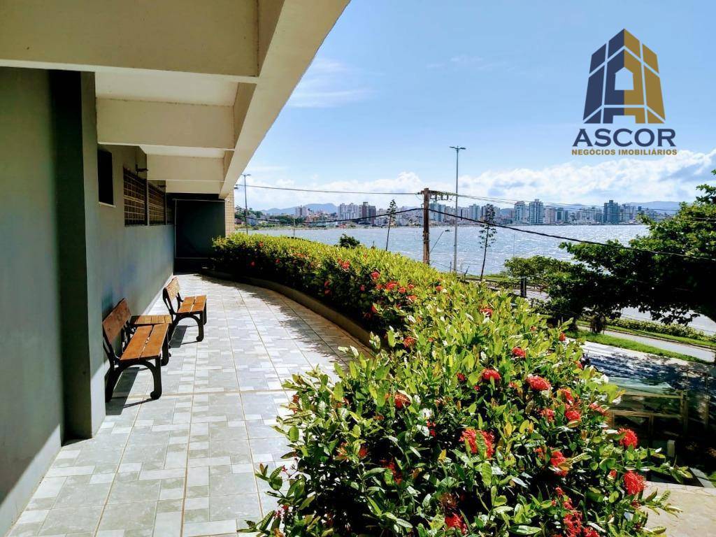 Apartamento com 3 dormitórios, 1 suíte, vista para Beira Mar,  à venda, 128 m² por R$ 1.300.000 - Centro - Florianópolis/SC