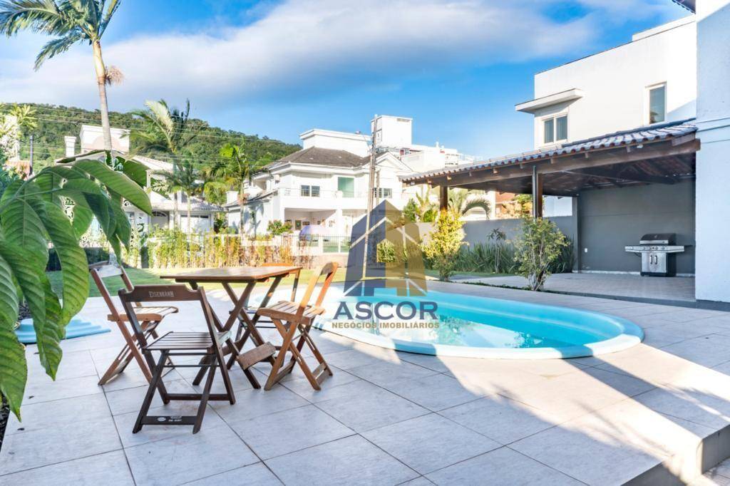 Casa com 3 dormitórios à venda, 243 m² por R$ 2.490.000,00 - Jurerê - Florianópolis/SC