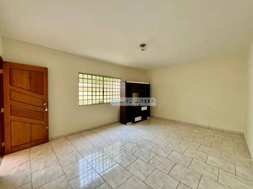 Casa para alugar  com 3 quartos, 160 m² por R$ 2.750/mês - Califórnia - Londrina/PR