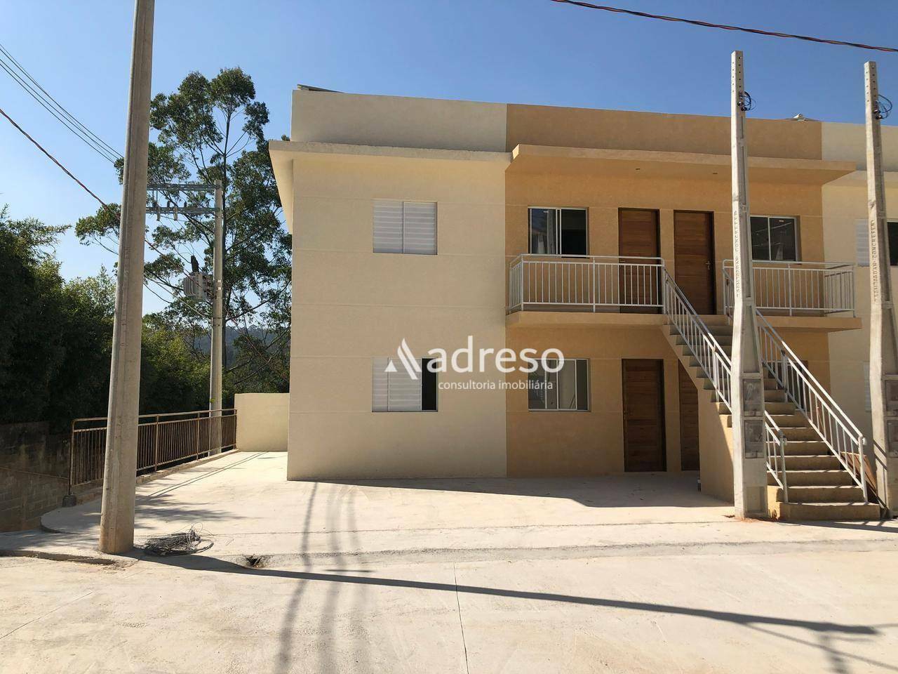 Casa com 2 dormitrios  venda, 45 m por R$ 220.000 - Reneville - Mairinque/So Paulo