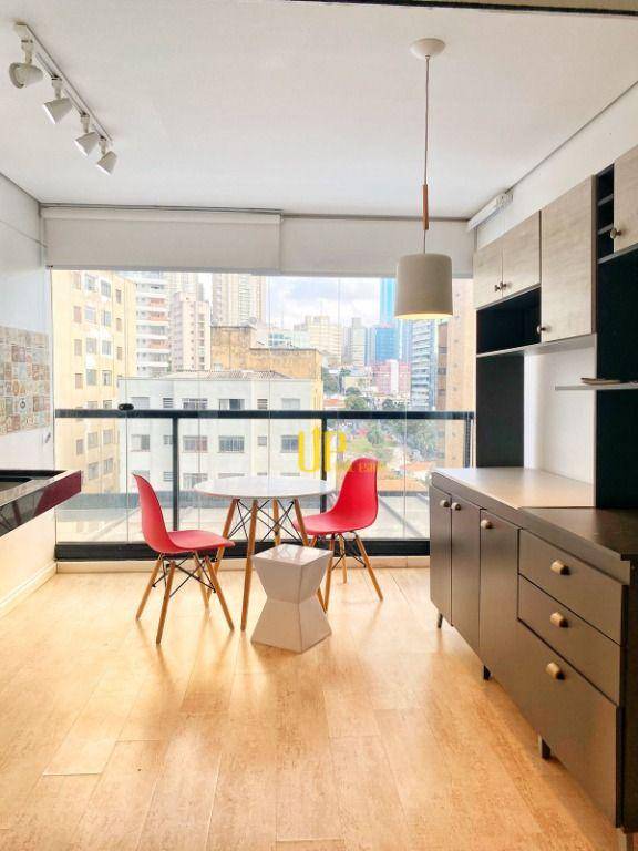 Apartamento 1 dormitório com living ampliado à venda na Vila Mariana