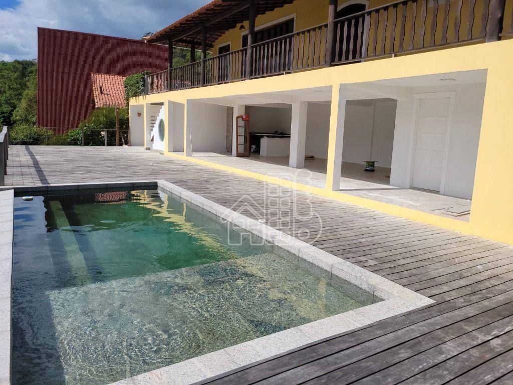 Casa com 4 dormitórios à venda, 300 m² por R$ 1.590.000,00 - Cuiabá - Petrópolis/RJ