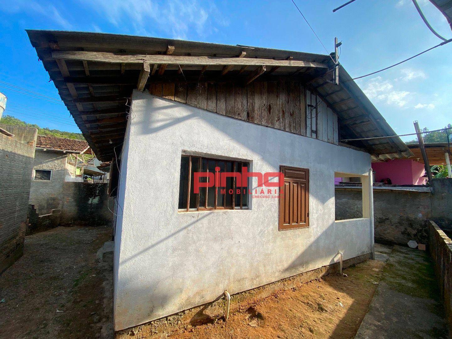 Casa com 2 dormitórios para alugar por R$ 733,69/mês - Colônia Santana - São José/SC