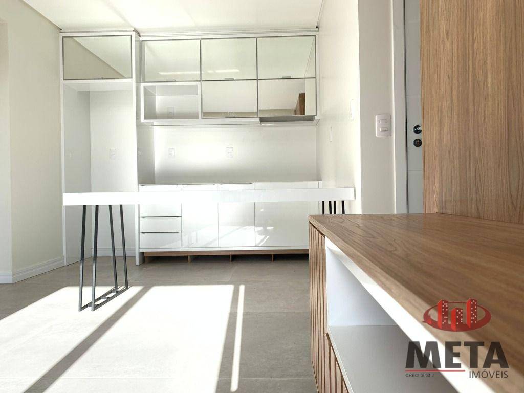 Apartamento com 2 Dormitórios à venda, 70 m² por R$ 379.000,00