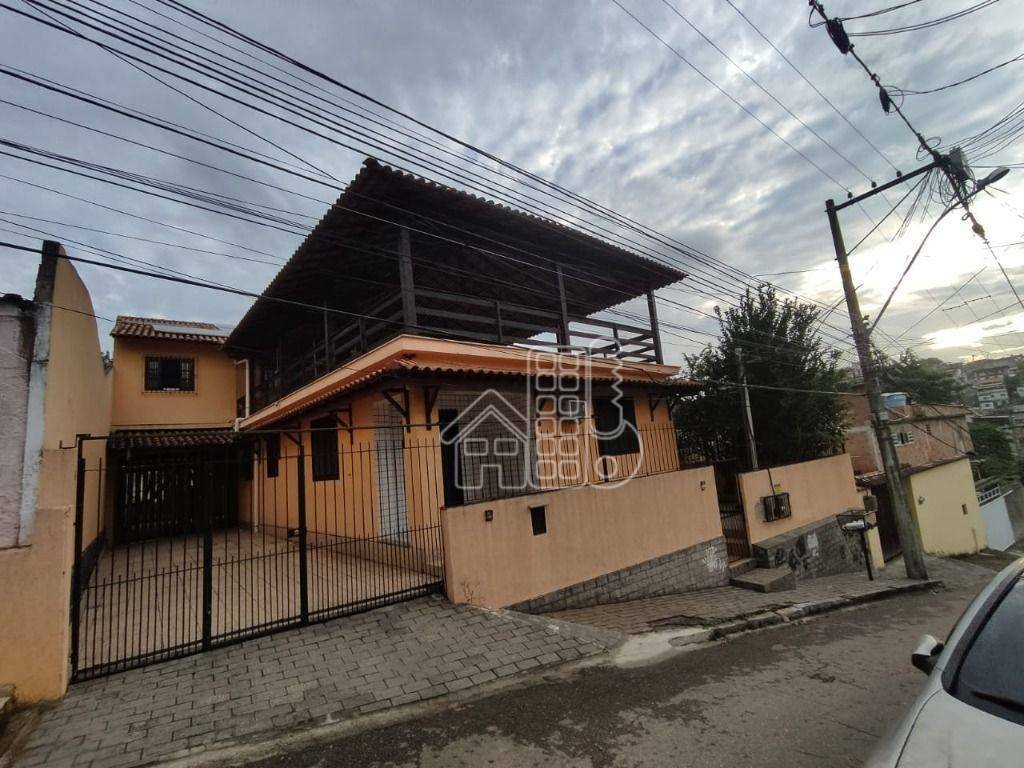 Casa com 5 dormitórios à venda, 350 m² por R$ 810.000,00 - Santa Catarina - São Gonçalo/RJ