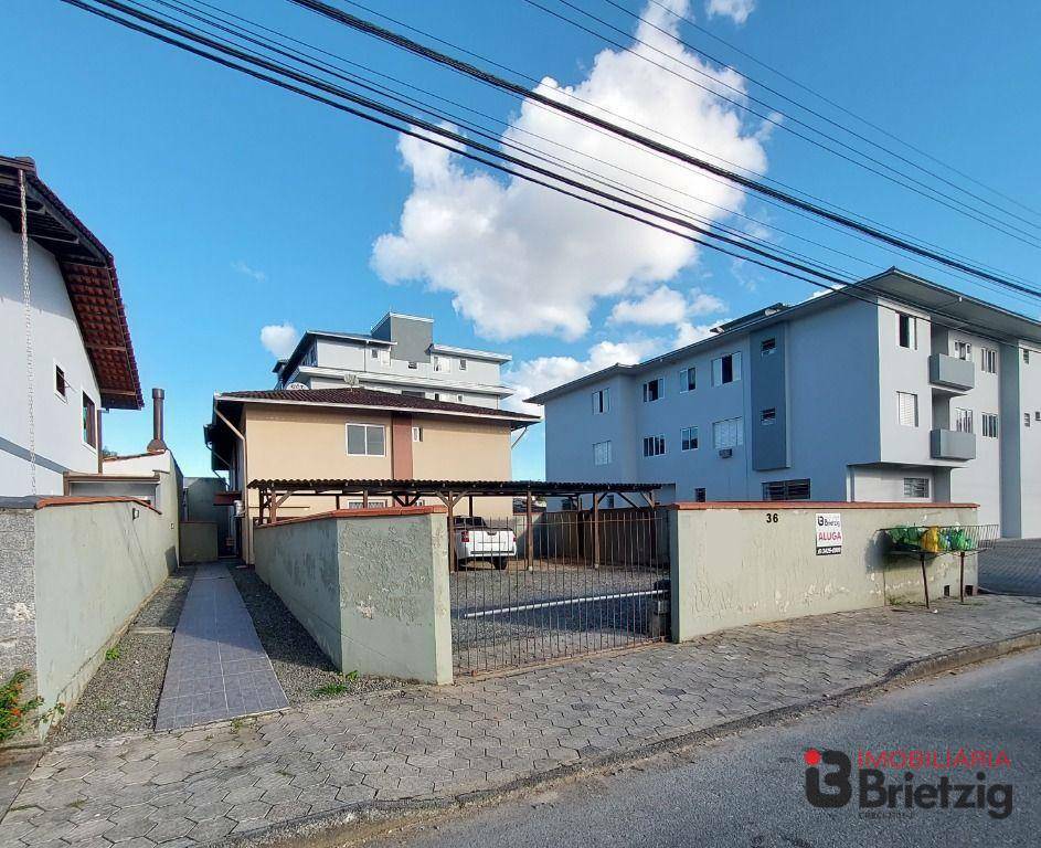 Apartamento para alugar  no Bom Retiro - Joinville, SC. Imveis