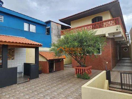 Sobrado com 3 dormitórios à venda, 400 m² por R$ 692.250,00 - Cidade Soberana - Guarulhos/SP