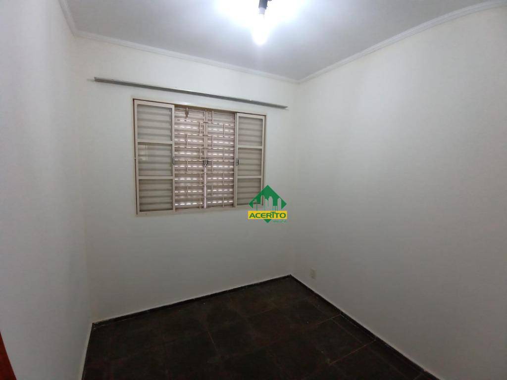 Apartamento para alugar ou venda no Edifício Itacolomi em Araçatuba/SP