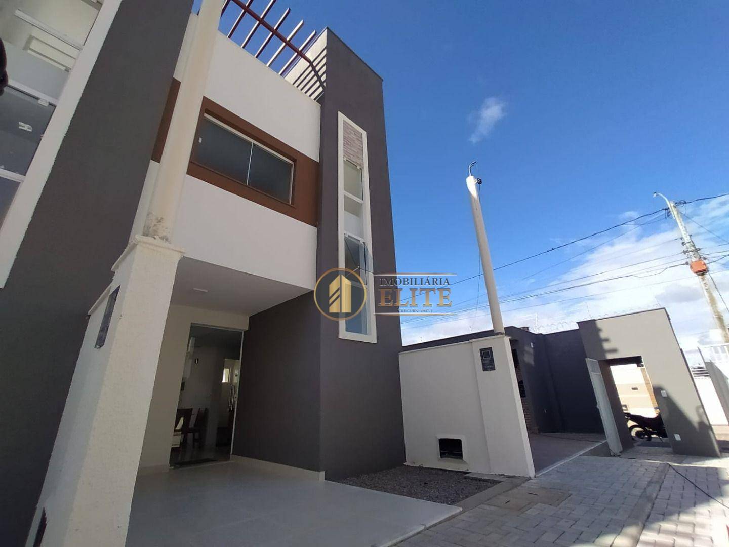 Casa Triplex com 2 dormitórios e suíte à venda por R$ 170.000 - Santa Tereza - Parnamirim/RN