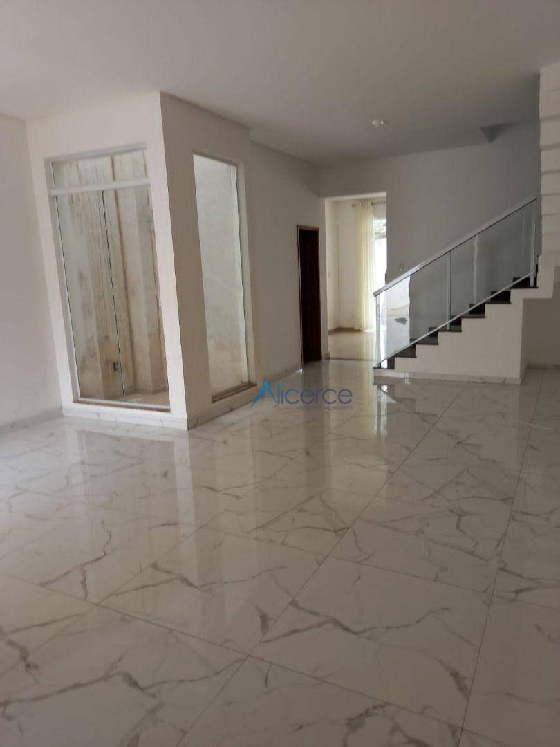 Casa com 3 quartos à venda, 193 m² por R$ 760.000 - Aeroporto - Juiz de Fora/MG