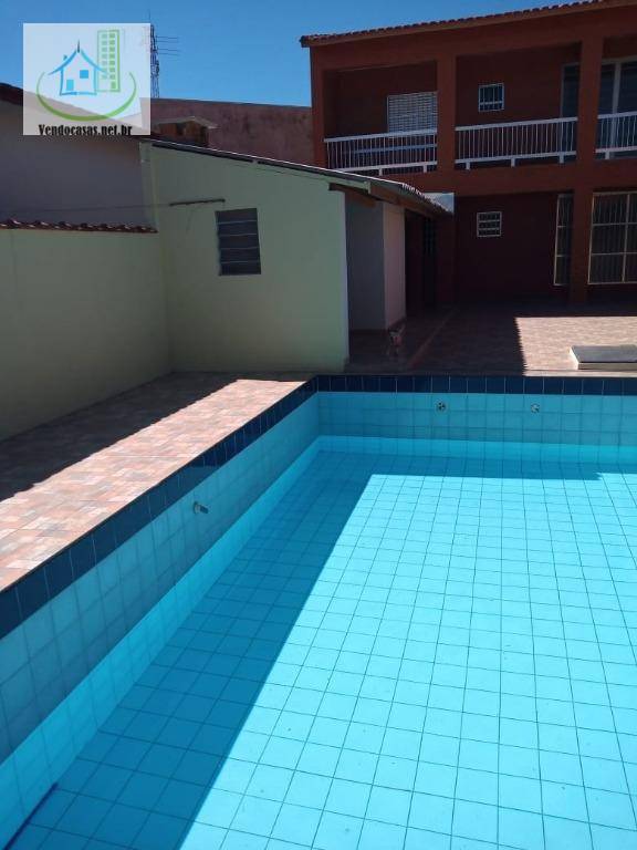 Lindo Sobrado com Sala Jantar,Estar,Intima 2 Quartos e BANHEIRO 2 QUARTOS DE HOSPEDE COM BANHEIRO Garagem  ,PISCINA DE Alvenaria e Churrasqueira