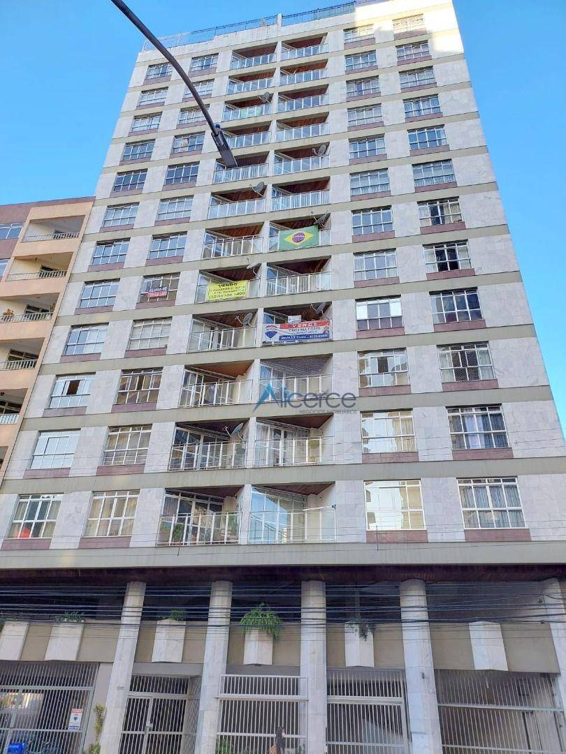 Apartamento com 3 dormitórios para alugar, 135 m² por R$ 3.042/mês - Centro - Juiz de Fora/MG