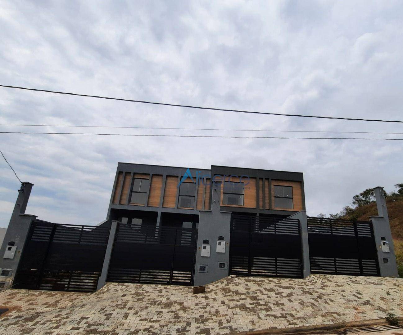 Casa com 2 dormitórios à venda, 120 m² por R$ 370.000,00 - Jd Sao Joao - Juiz de Fora/MG