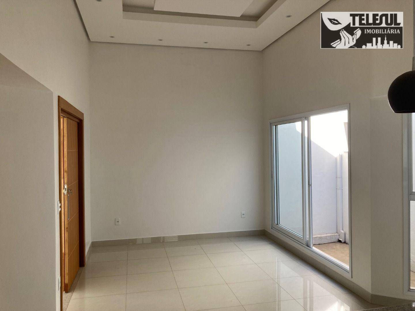 Casa à venda com 3 quartos, 200m² - Foto 1