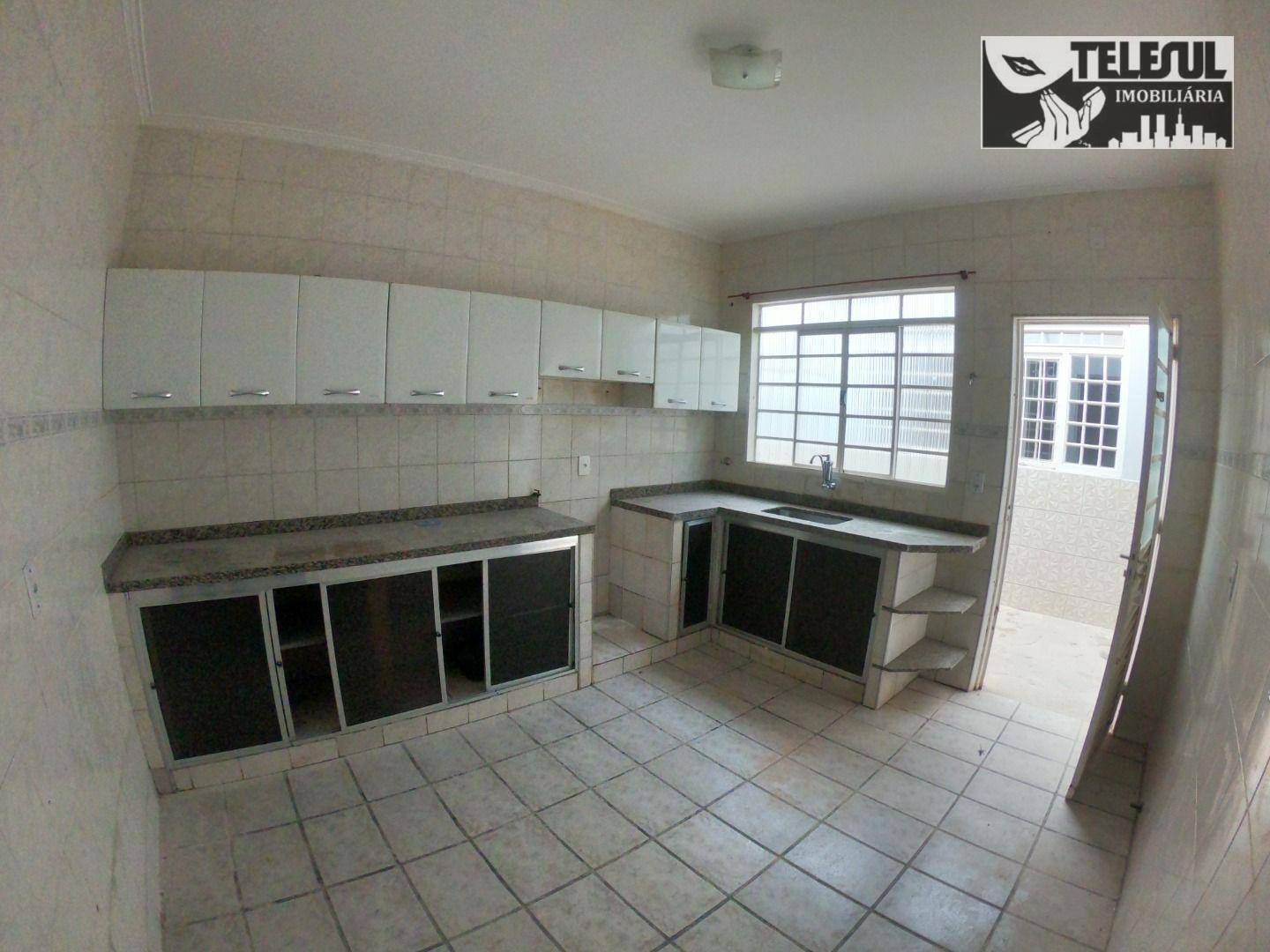 Casa à venda com 3 quartos, 220m² - Foto 9