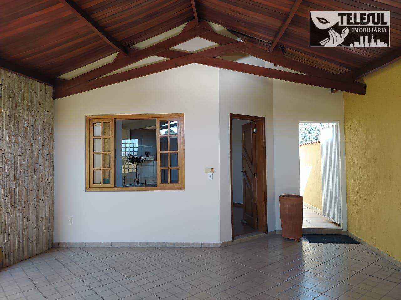 Casa à venda com 3 quartos, 250m² - Foto 1