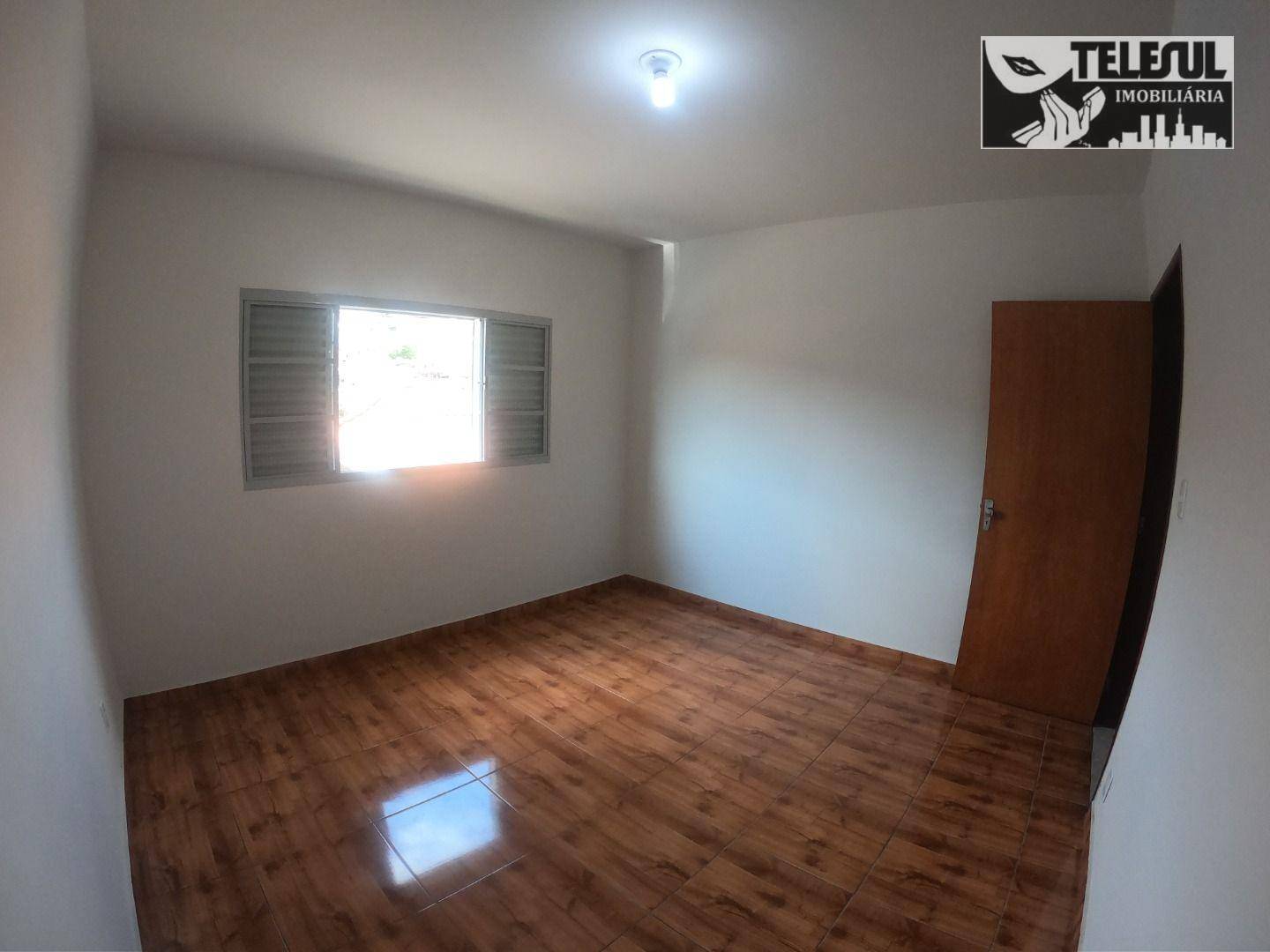 Casa à venda com 3 quartos, 100m² - Foto 1