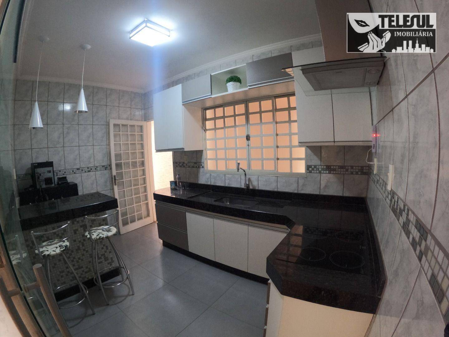 Casa para alugar com 3 quartos, 250m² - Foto 10