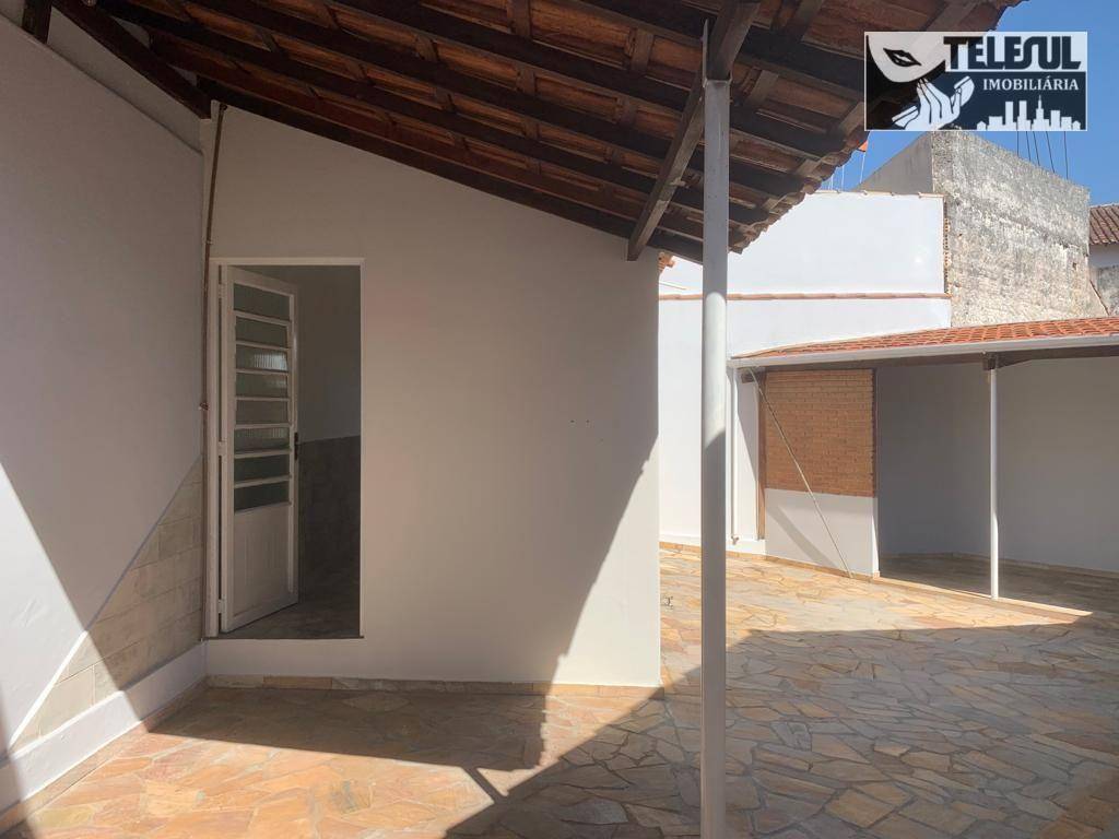 Casa à venda com 3 quartos, 294m² - Foto 3