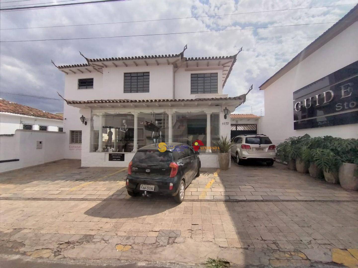 Casa para alugar com 3 quartos, 630m² - Foto 1