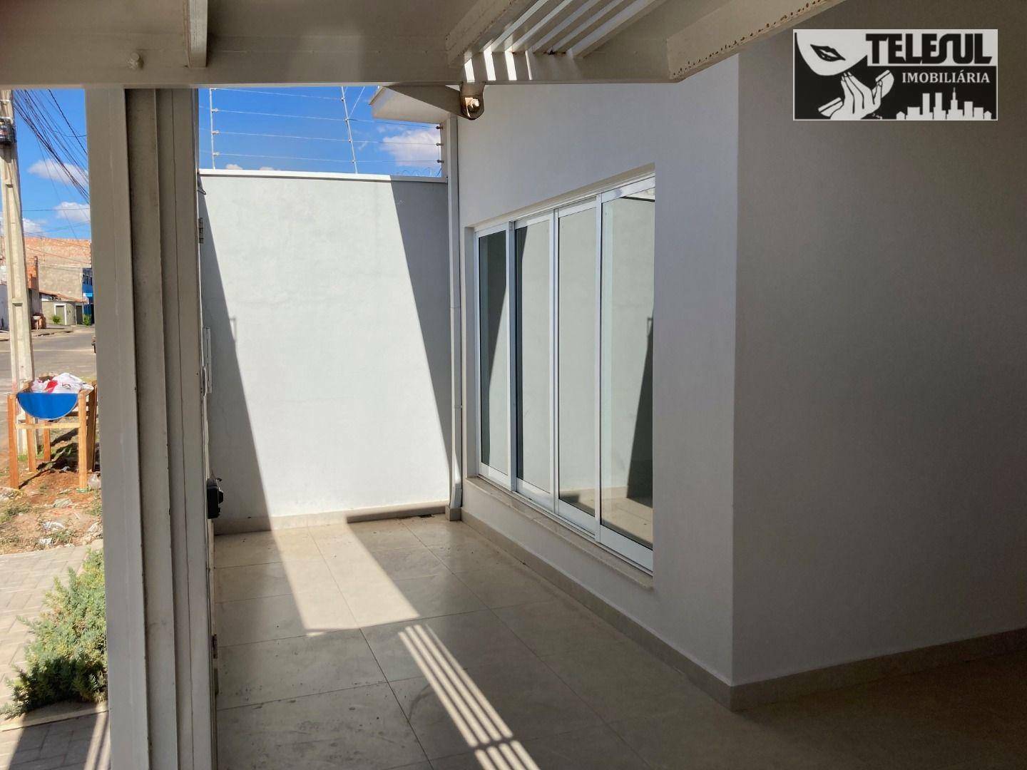 Casa à venda com 3 quartos, 200m² - Foto 2