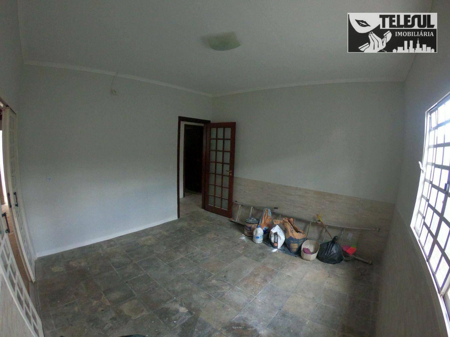 Casa à venda com 3 quartos, 220m² - Foto 2