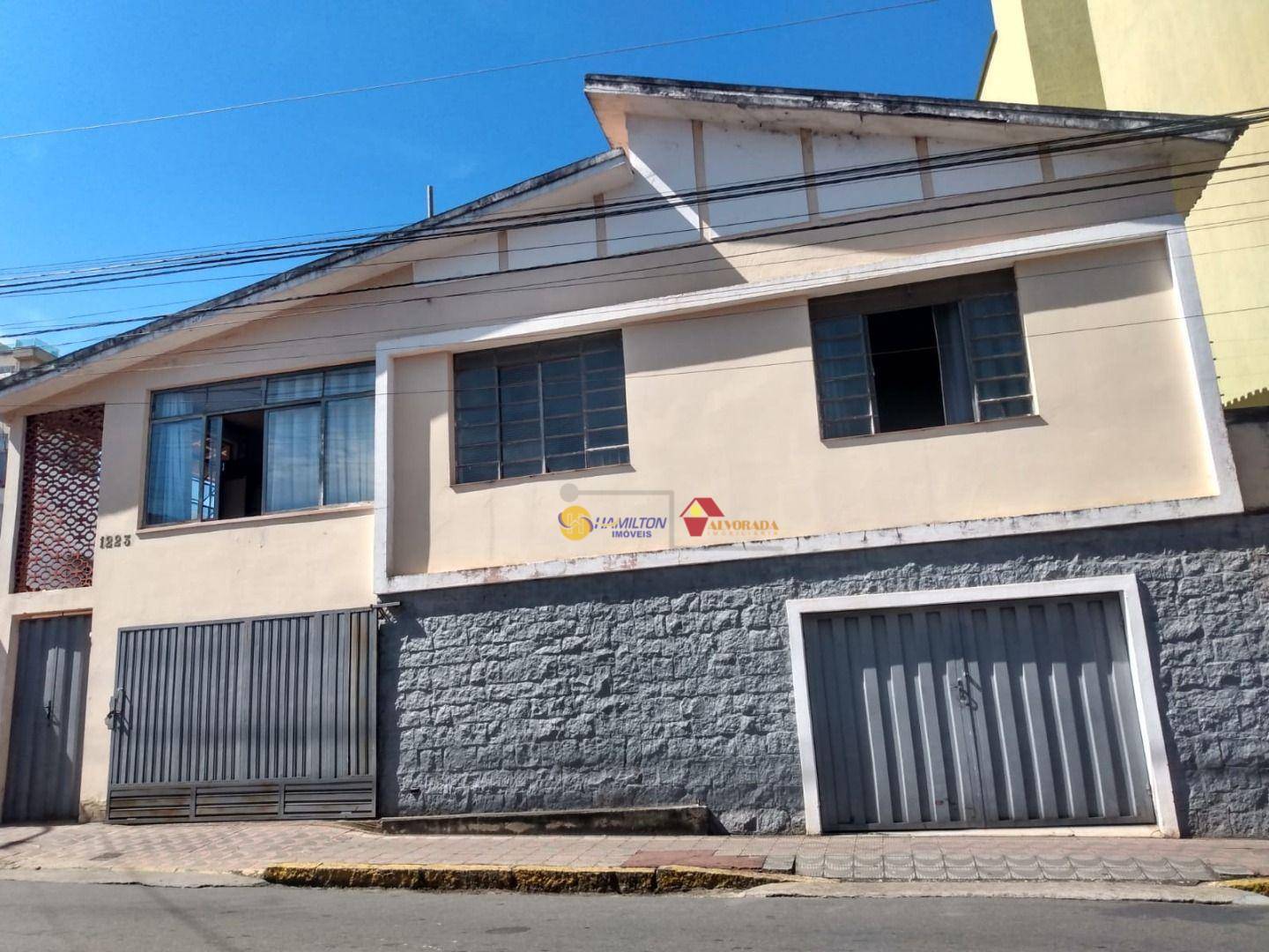 Casa à venda com 6 quartos, 350m² - Foto 1