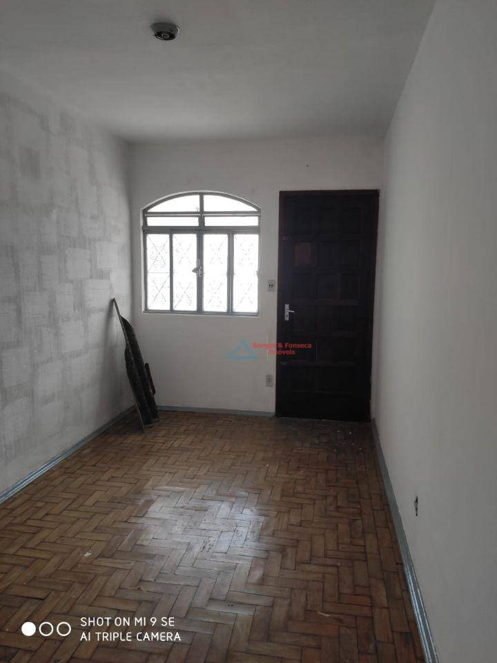 Casa à venda com 3 quartos, 228m² - Foto 2