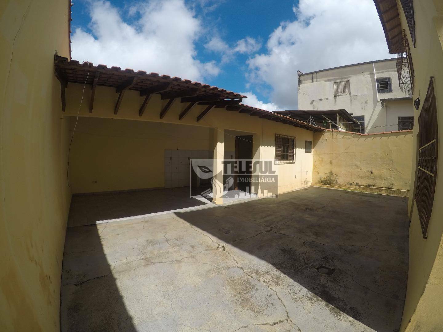 Casa à venda com 2 quartos, 200m² - Foto 10