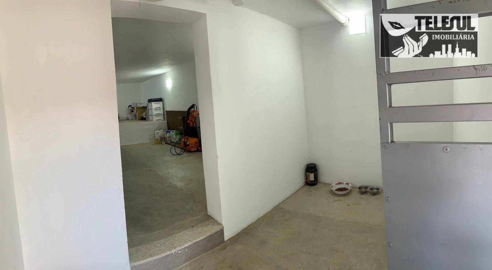 Casa à venda com 4 quartos, 250m² - Foto 18